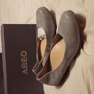 NIB Abeo Gray Shoes